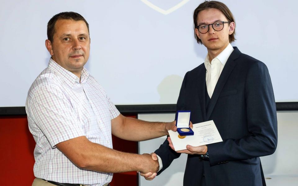 На все 100 по русскому языку!