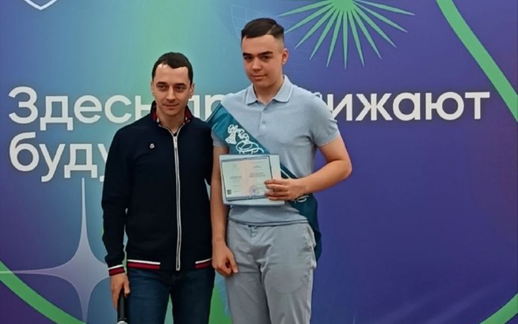 Григорий Славнов и директор Предуниверсария МАИ Аветис Асатрян